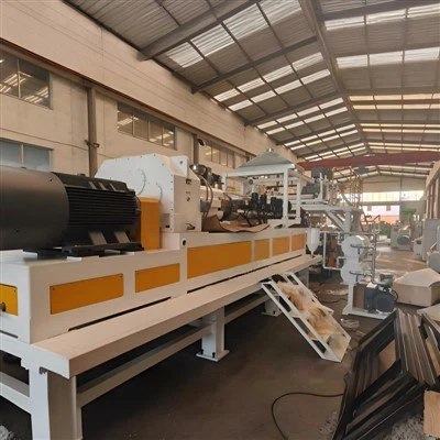 Ligne de machine d'extrusion de revêtements de sol LVT